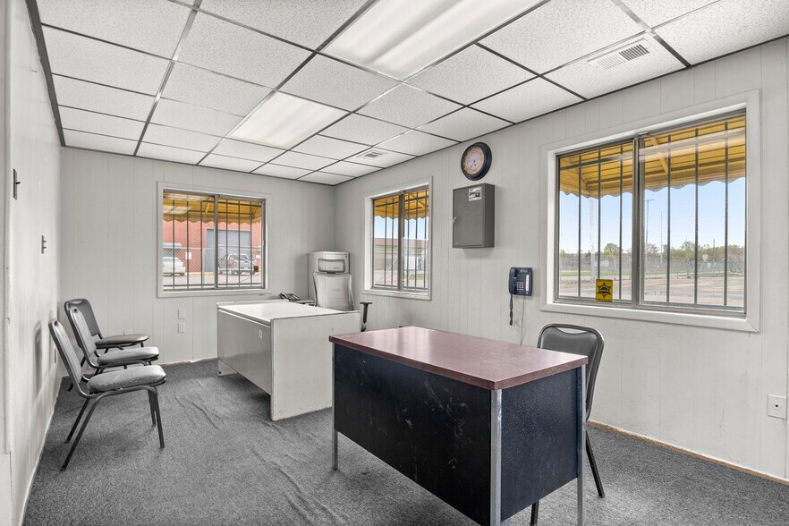 More Photos Of 6120 N Dort Hwy, Flint Service For Lease