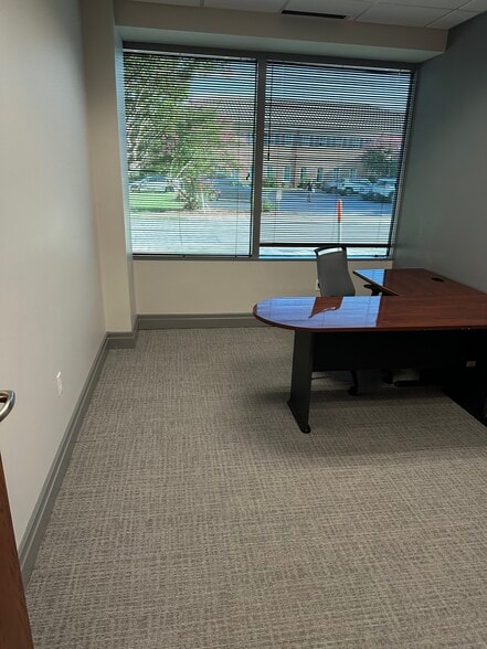 More Photos Of 125 W Romana St, Pensacola Office For Sale