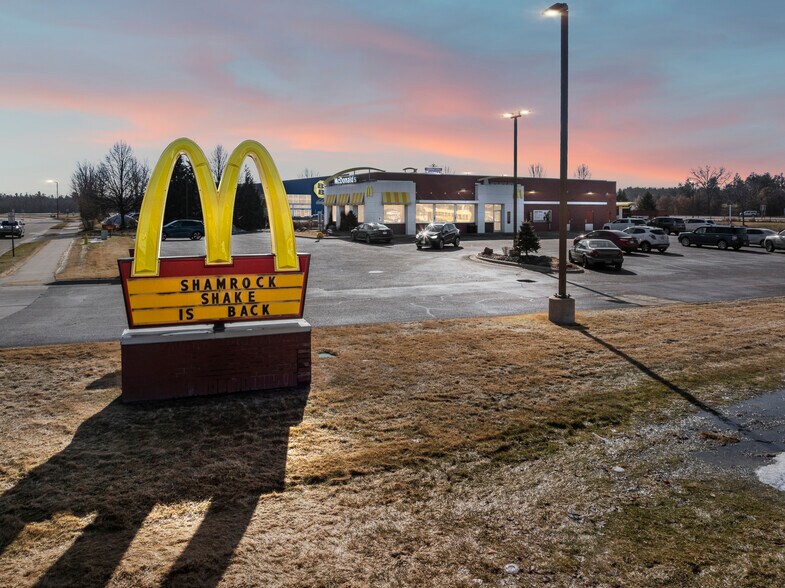 Primary Photo Of 1205 Commons Cir, Plover Fast Food For Sale