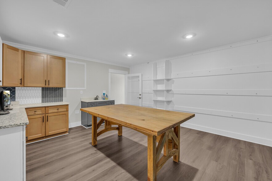 More Photos Of 399 S Elm St, Commerce Storefront For Sale