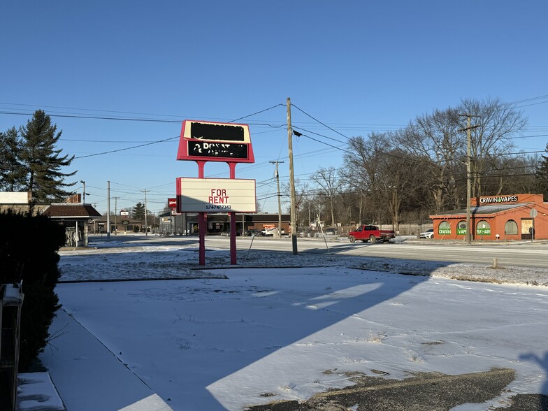 More Photos Of 1657 Cassopolis St, Elkhart Freestanding For Lease