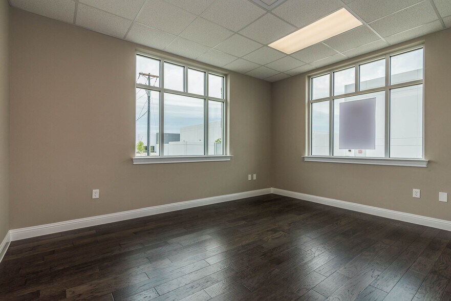 More Photos Of 333 E Bethany Dr, Allen Medical For Lease