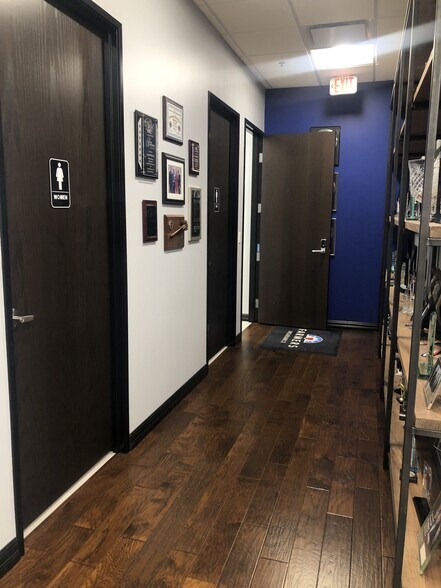 More Photos Of 5260 Valley View Ln, Irving Industrial For Lease