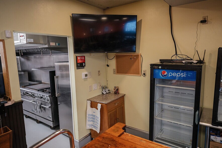 More Photos Of 510 Main St, Ormsby Restaurant For Sale