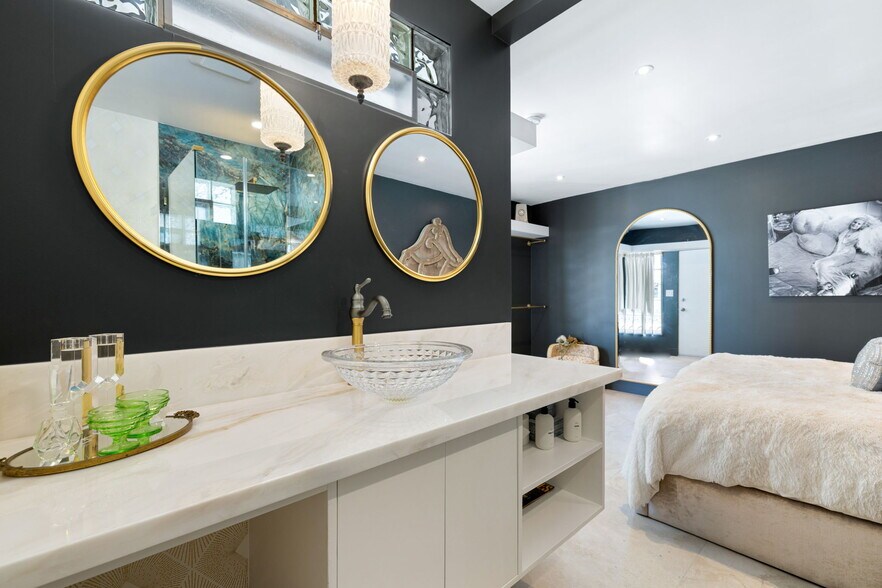 More Photos Of 120 W Vereda Sur, Palm Springs Hotel For Sale