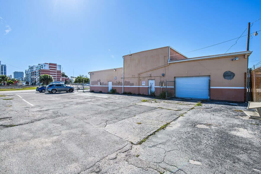 More Photos Of 700-704 N Andrews Ave, Fort Lauderdale Auto Repair For Lease