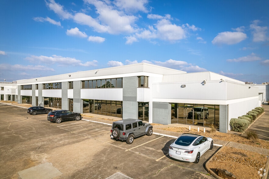More Photos Of 8901-8933 Interchange Dr, Houston Unknown For Lease