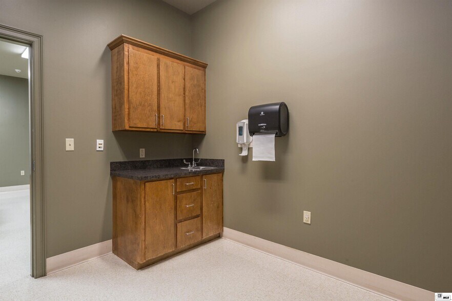 More Photos Of 3995 Sterlington Rd, Monroe Medical For Sale