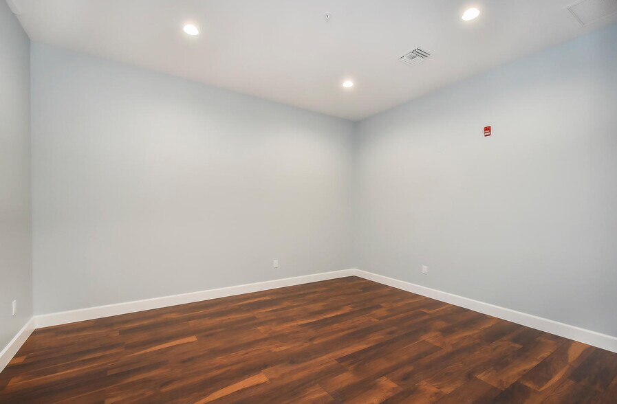 More Photos Of 2401 1st St, Fort Myers Office Residential For Lease