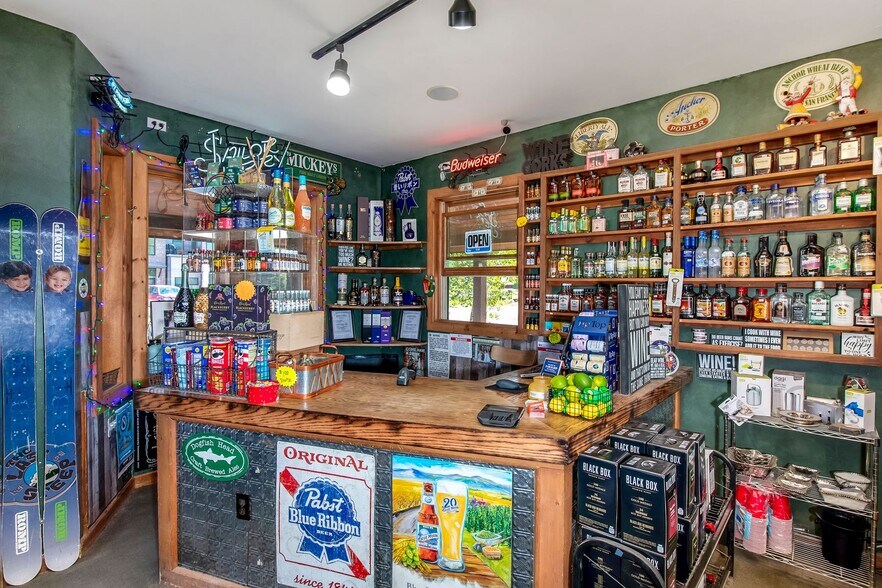 More Photos Of 81 Gillaspey Ave, Crested Butte General Retail For Sale