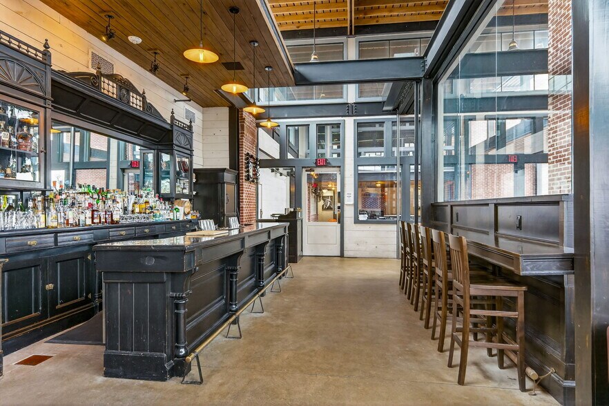 More Photos Of 153 S Main St, Boerne General Retail For Lease