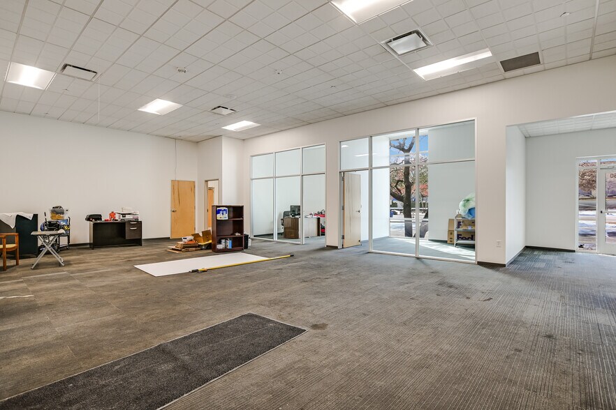 More Photos Of 10420 Metric Blvd, Austin Warehouse For Lease