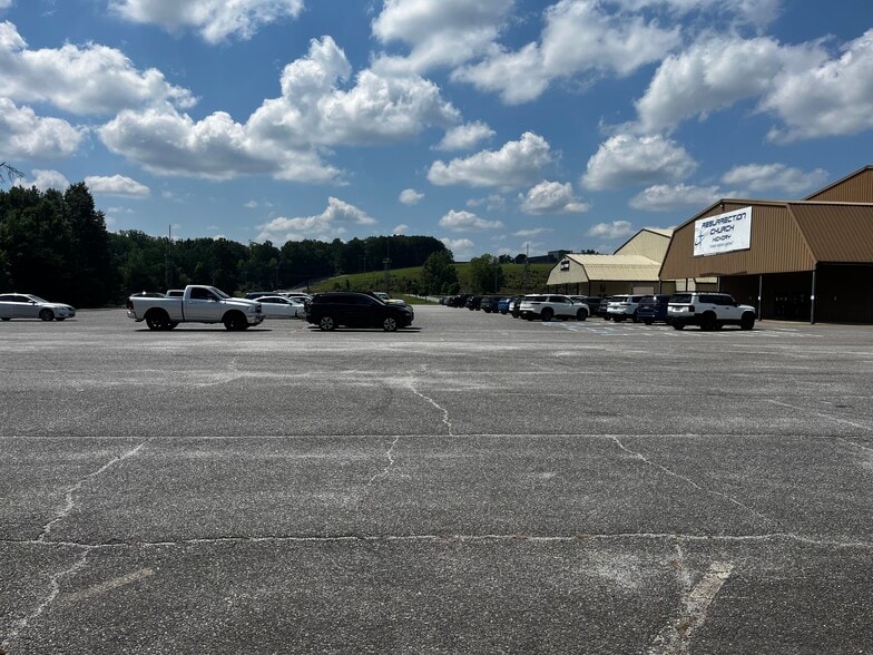 More Photos Of 2010 Clement Blvd NW, Hickory Sports And Entertainment For Sale