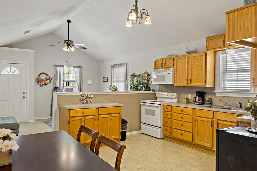More Photos Of 12900 FM 121, Van Alstyne Lodge Meeting Hall For Sale