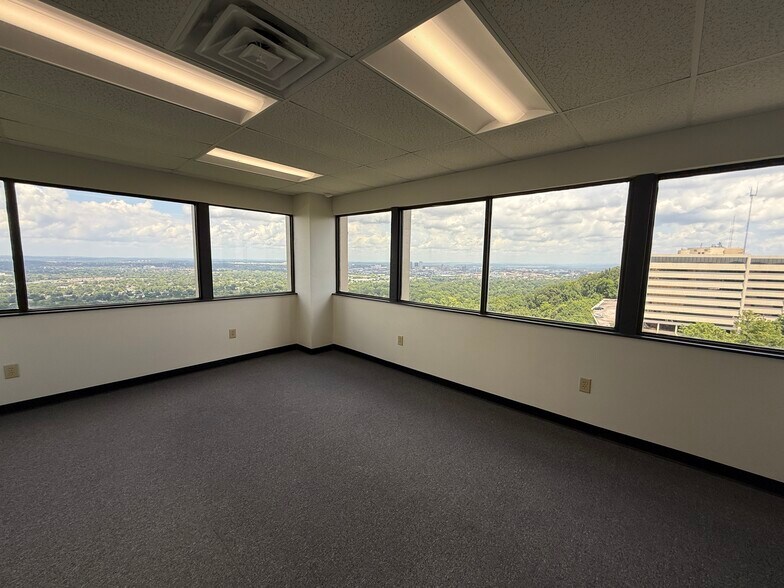 More Photos Of 530 Beacon Pky W, Birmingham Office For Sale