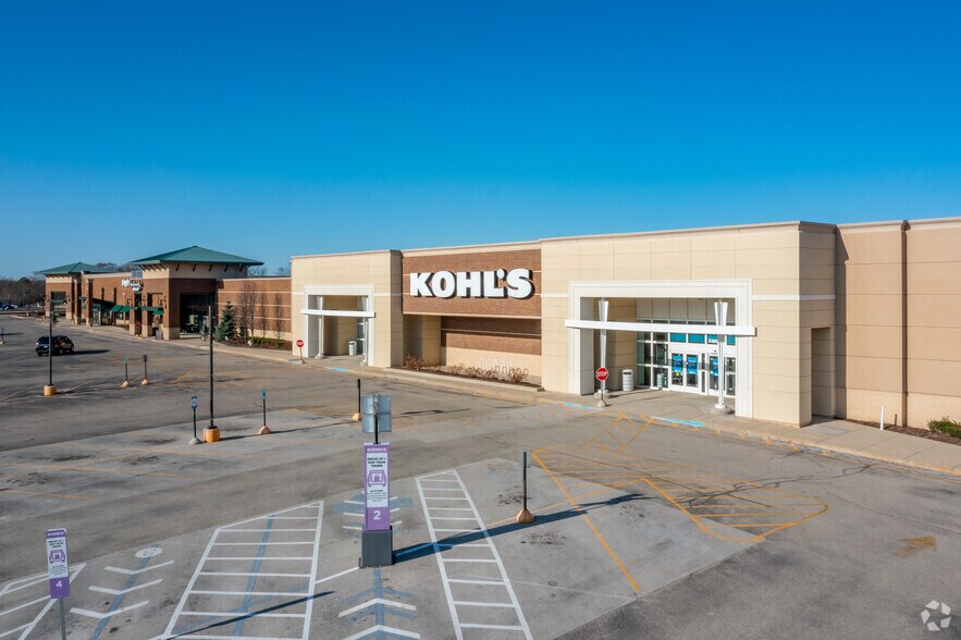 More Photos Of 2305-2495 N 124th St, Brookfield Storefront For Lease