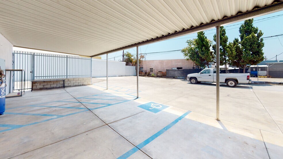More Photos Of 2040-2050 16th St, Long Beach Manufacturing For Lease