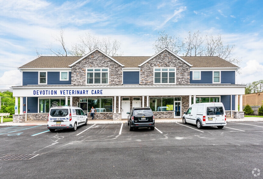 More Photos Of 44 Stiles Ln, Pinebrook Veterinarian Kennel For Lease