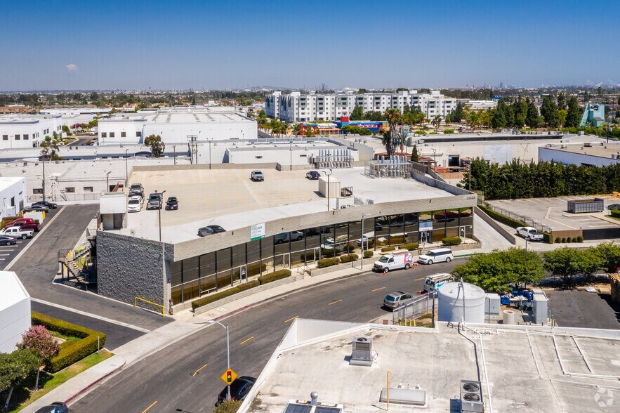 More Photos Of 22932 Lockness Ave, Torrance Warehouse For Lease