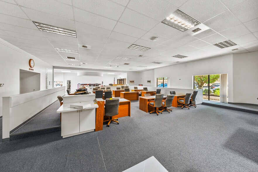 More Photos Of 2090 Commerce Dr, Medford Office For Lease