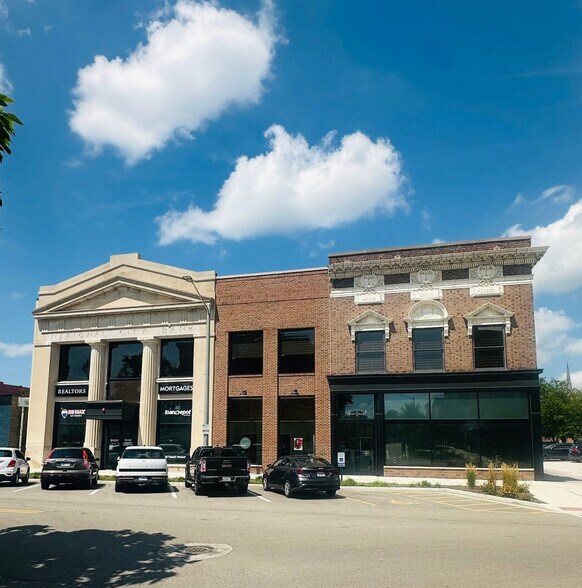 More Photos Of 122 W Madison St, Ottawa Office For Lease