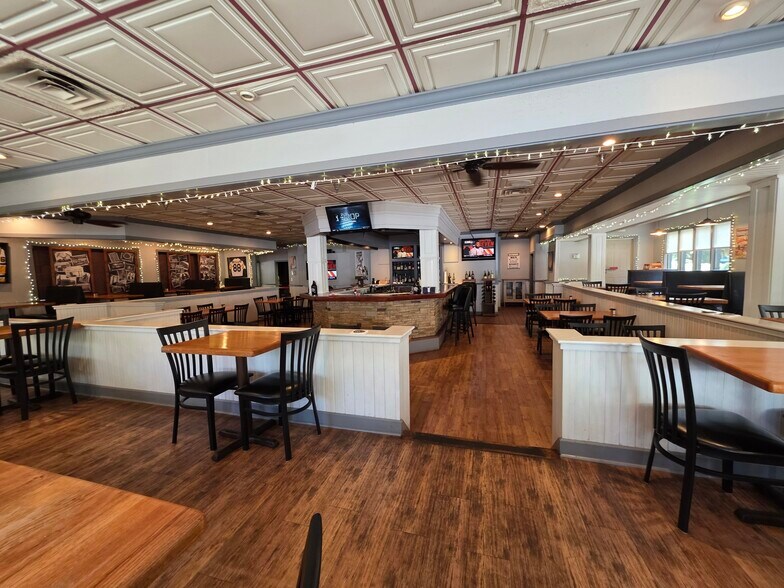 More Photos Of 9 Park Ln, Hilton Head Island Restaurant For Sale