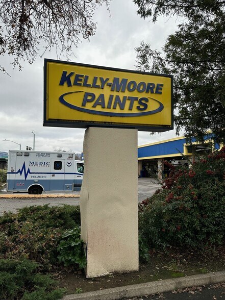 More Photos Of 105 Elmira Rd, Vacaville Freestanding For Lease