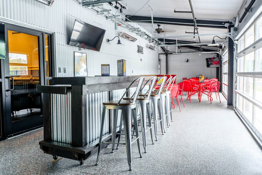 More Photos Of 2502 Highway 87, Navarre Specialty For Sale