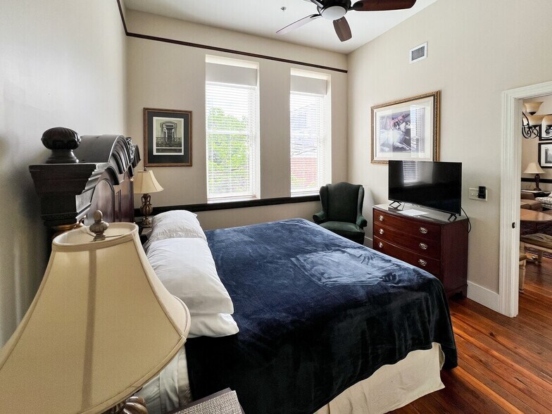 More Photos Of 18 Church St, Asheville Hotel For Sale