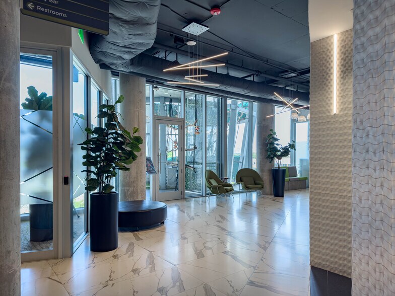 More Photos Of 2420 NE Miami Gardens Dr, Miami Office For Lease