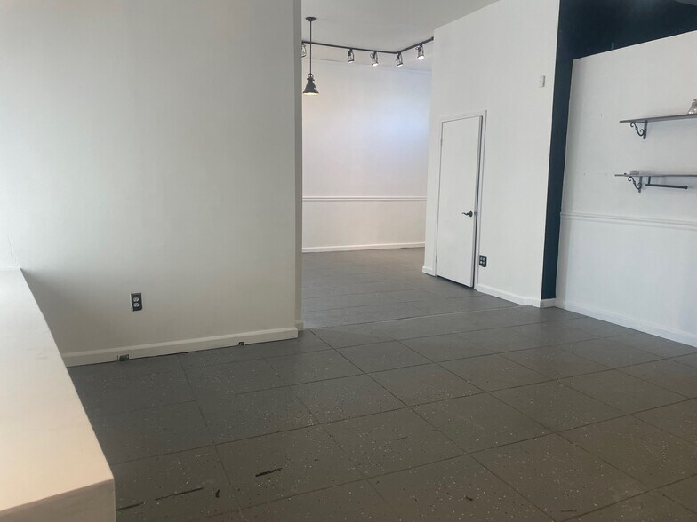 More Photos Of 161-163 S Crescent Heights Blvd, Los Angeles Storefront Retail Residential For Lease