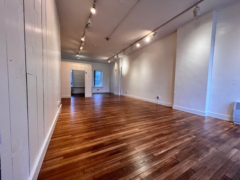 More Photos Of 7 W Main St, North Kingstown Storefront For Lease