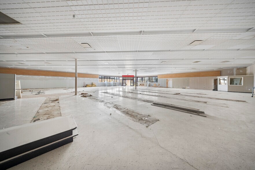 More Photos Of 60 Business US 23 N, Louisa Freestanding For Lease