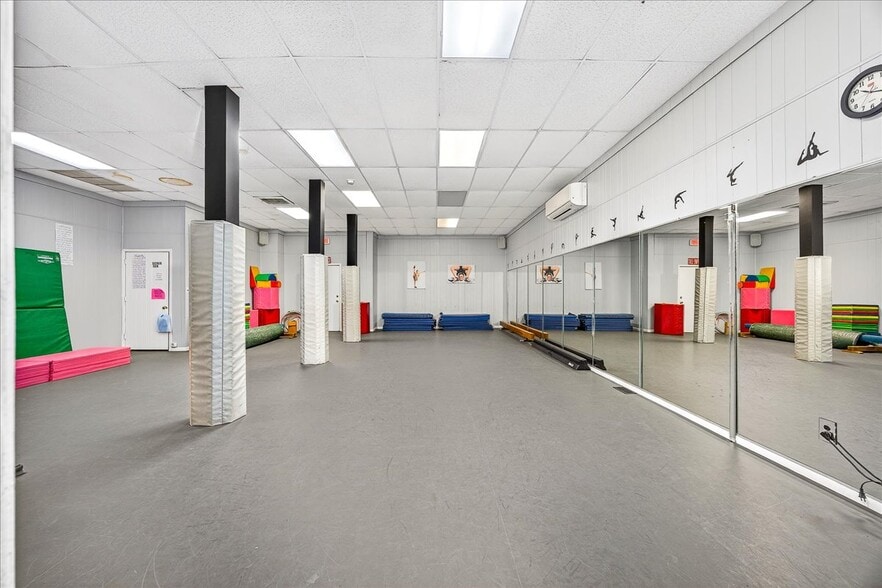 More Photos Of 245 S Black Horse Pike, Mount Ephraim Freestanding For Sale