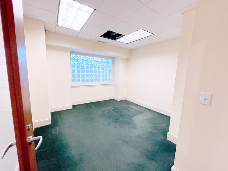 More Photos Of 1812 Massachusetts Ave, Cambridge Storefront Retail Office For Sale