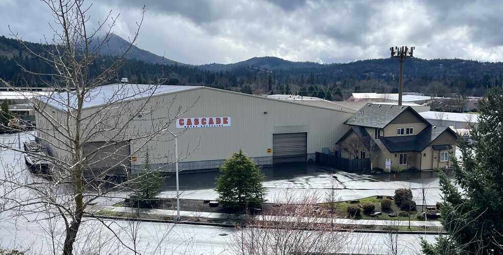 Primary Photo Of 2207 NE Industry Dr, Grants Pass Warehouse For Sale