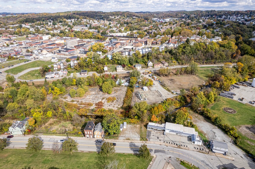 More Photos Of 305 Division St, Jeannette Distribution For Sale