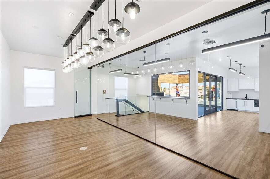 More Photos Of 3444 E Anaheim St, Long Beach Office For Sale