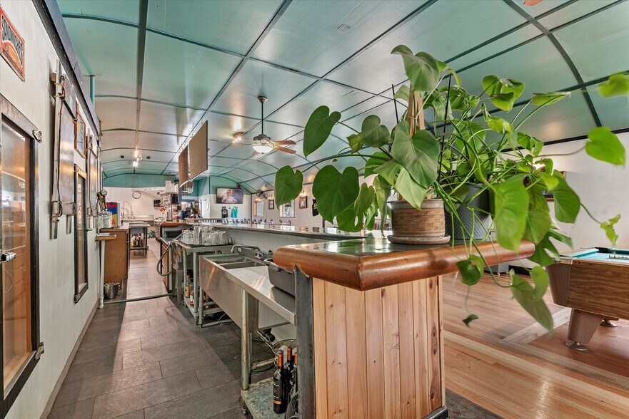 More Photos Of 53943 Highway 86, Halfway Restaurant For Sale