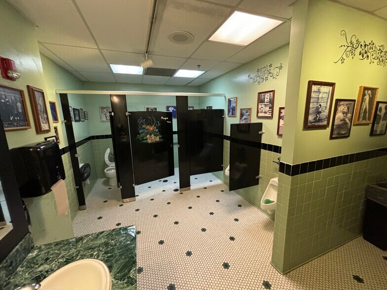 More Photos Of 16677 Southpark Ctr, Strongsville Freestanding For Sale