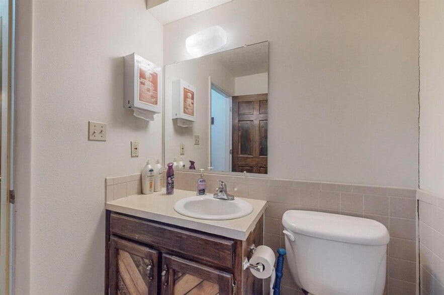 More Photos Of 1482 S Saint Francis Dr, Santa Fe Office For Sale