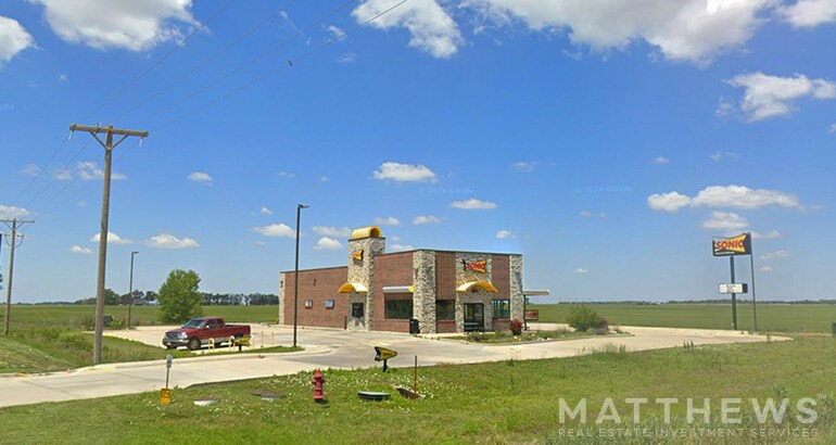 More Photos Of 917 N Broadway Ave, Sterling Fast Food For Sale