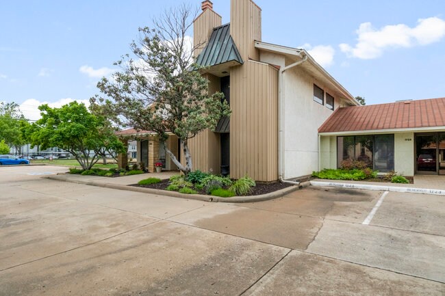 More Photos Of 1719 E 71st St, Tulsa Office Residential For Sale