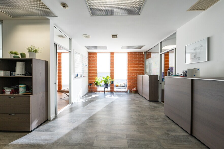 More Photos Of 690 E Green St, Pasadena Office For Lease