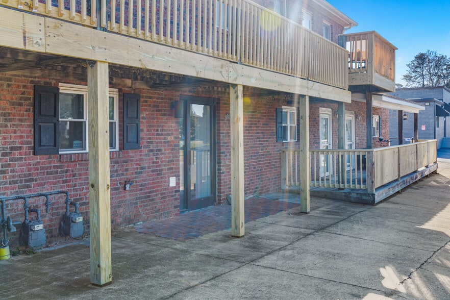 More Photos Of 300 E Gold St, Kings Mountain Office For Lease