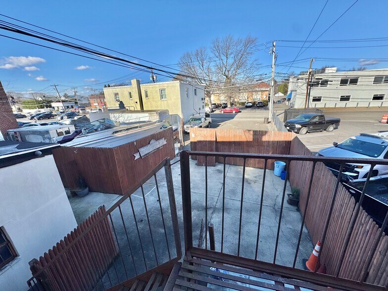 More Photos Of 2600-2610 Pettit Ave, Bellmore Storefront Retail Office For Sale
