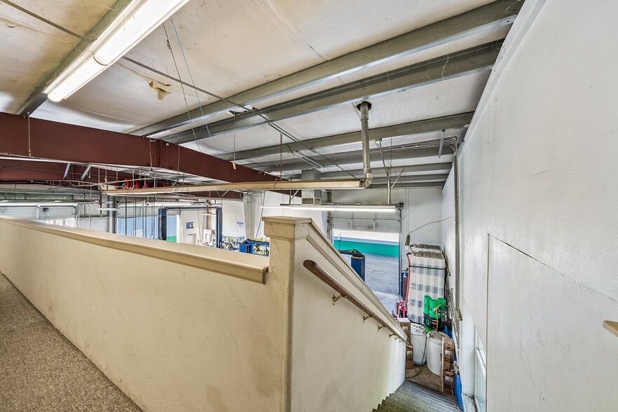 More Photos Of 3311 Biddle Rd, Medford Auto Repair For Sale