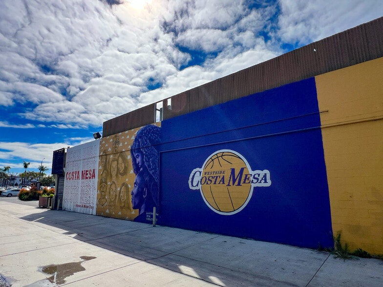 More Photos Of 512 W 19th St, Costa Mesa Restaurant For Sale