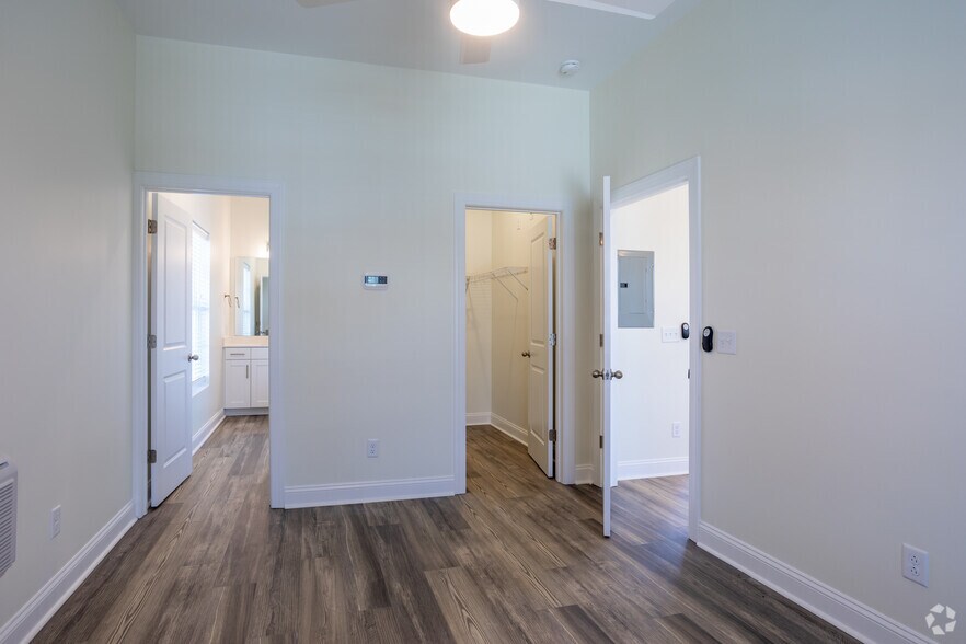 More Photos Of 214 Red Cross St, Wilmington Apartments For Lease