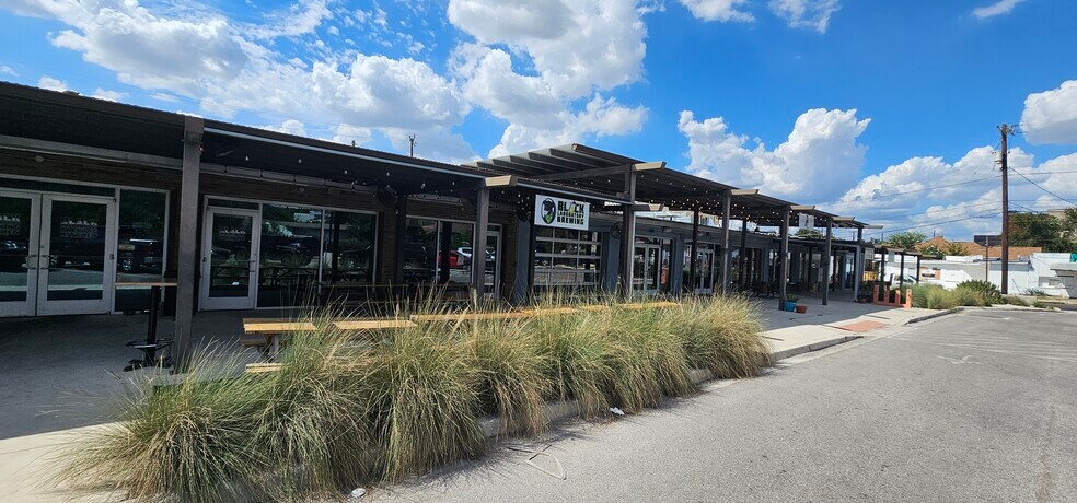 More Photos Of 1602 E Houston St, San Antonio Restaurant For Lease